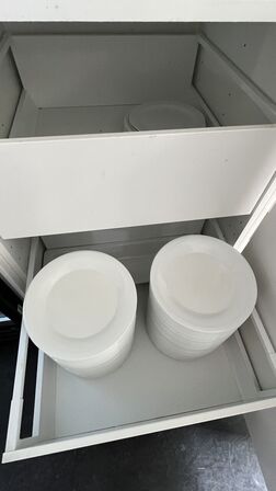 Tøm 4 Kantine Skabe for Service og Glas