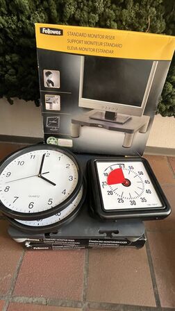 Blandet Lot 4 Stk. Monitor Stand , 2 Time Timere, 2 Ure 