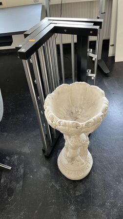 Blandet Lot  Stol, lampe, 3 Hattehylder, Blomsteropsats