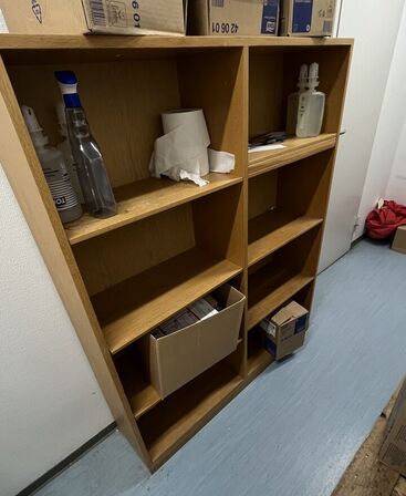 Reol    120 x 143 x 30 cm 