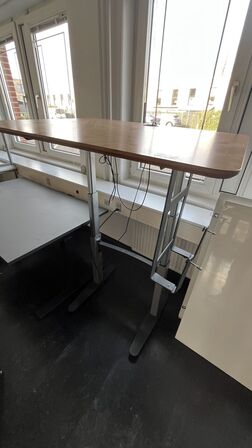 2 Defekte Hæve/sænkeborde 