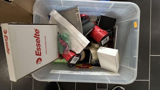 6 ks. Kontorartikler bl.a. Hulmaskiner