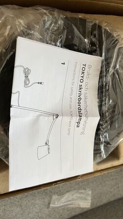 Blandet Lot  Stol, lampe, 3 Hattehylder, Blomsteropsats