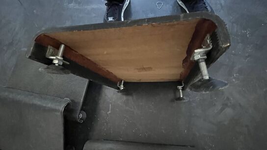 3 Stk. Hattehylder/Knagerække + 5 Stk. Fodstøtter