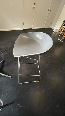 Højt Cafebord + 3 Stole