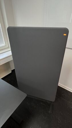 Hæve/sænkebord, 2 Ventilatortårne, Støjvæg