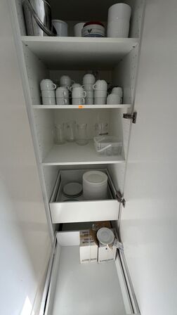 Tøm 4 Kantine Skabe for Service og Glas