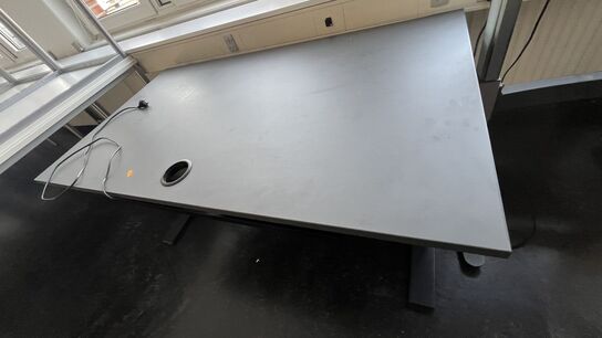 2 Defekte Hæve/sænkeborde 