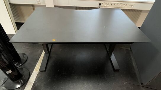 Hæve/sænkebord, 2 Ventilatortårne, Støjvæg