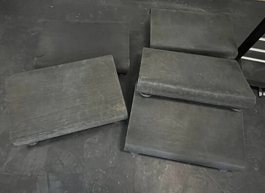 3 Stk. Hattehylder/Knagerække + 5 Stk. Fodstøtter