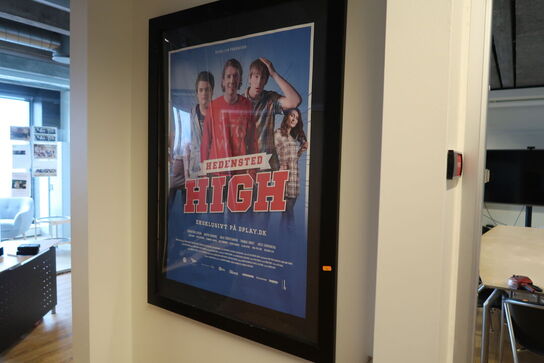 2 stk. indrammede plakater