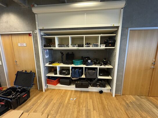 Deluca Film *Del 1 - Kontorinventar - Videokameraer - Lyd/Lys m.m.*