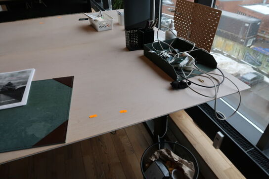 El. hæve/sænke skrivebord uden indhold