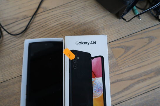Smartphone SAMSUNG GALAXY A14 samt 2 stk. højtalere