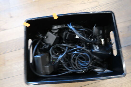 Kasse med div. Elektronik