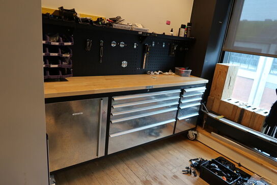 Værktøjsvogn med div. Værktøj og elektronik m.m.