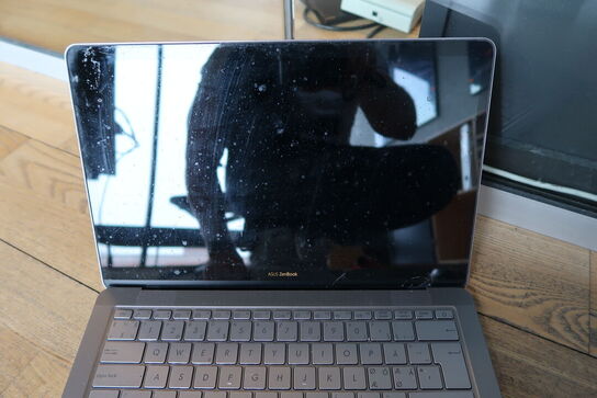 Bærbarcomputer ASUS ZenBook UX490U