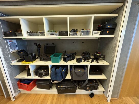 Deluca Film *Del 1 - Kontorinventar - Videokameraer - Lyd/Lys m.m.*