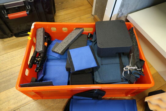 Kasse med div. Kamerataske samt udstyr