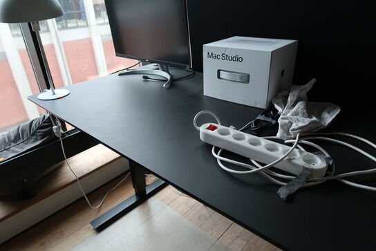 El. hæve/sænke skrivebord uden indhold