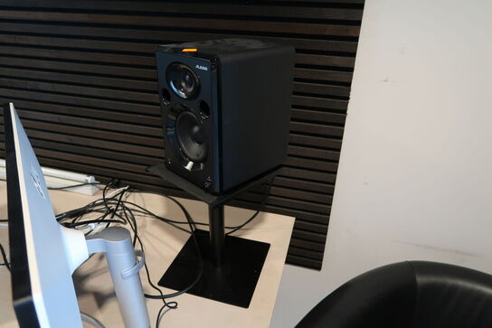 2 stk. højtalere på podier ALESIS Elevate 5 MKII
