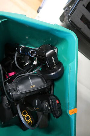 Kasse med div. Tilbehør til videokamera BLACKMAGIC DESIGN