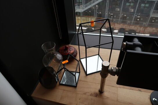 Div. Vaser, pyntegenstande samt papirruller