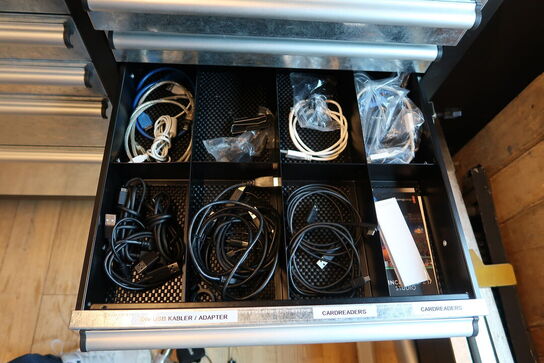 Værktøjsvogn med div. Værktøj og elektronik m.m.