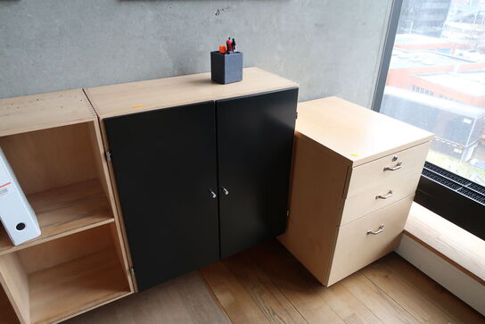 3 stk. skabe/reoler samt skuffemodul uden indhold