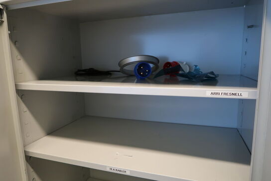 Stålskab med indhold