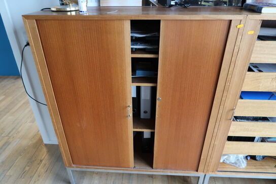 2 stk. skabe uden indhold