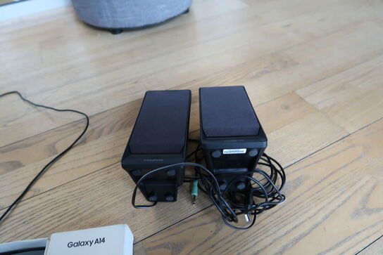 Smartphone SAMSUNG GALAXY A14 samt 2 stk. højtalere