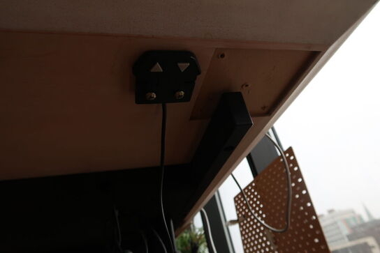 El. hæve/sænke skrivebord uden indhold