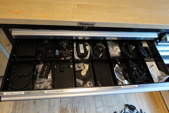 Værktøjsvogn med div. Værktøj og elektronik m.m.