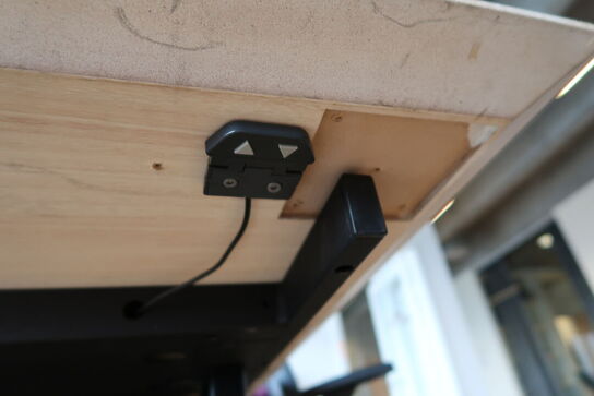 El. hæve/sænke skrivebord samt skuffemodul uden indhold