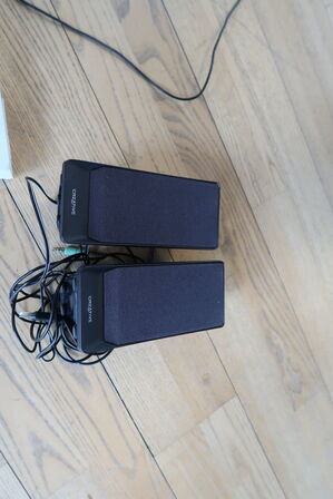 Smartphone SAMSUNG GALAXY A14 samt 2 stk. højtalere