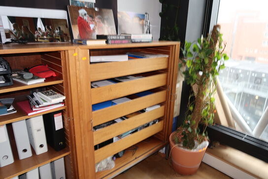 2 stk. skabe uden indhold