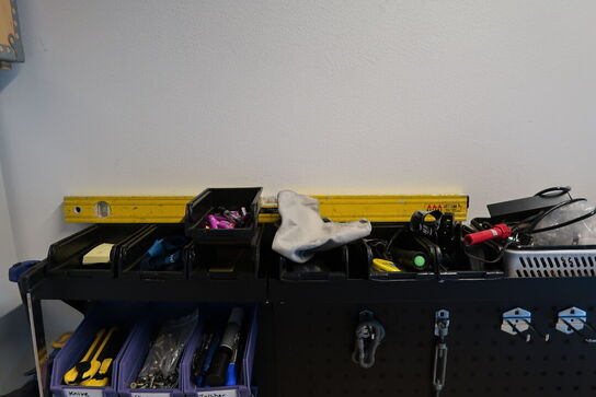 Værktøjsvogn med div. Værktøj og elektronik m.m.