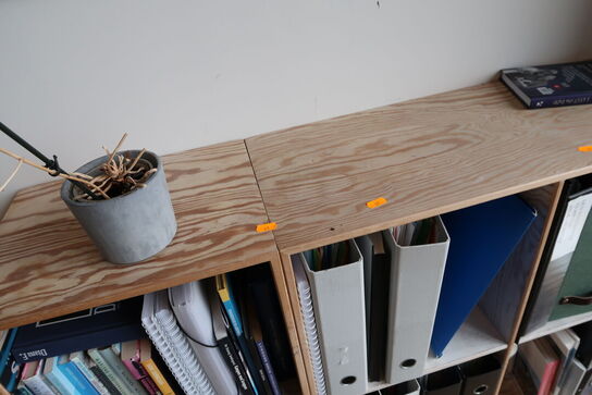 2 stk. reoler uden indhold