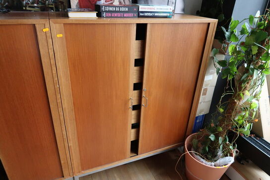 2 stk. skabe uden indhold