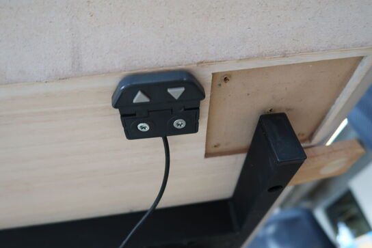 El. hæve/sænke skrivebord samt skuffemodul uden indhold