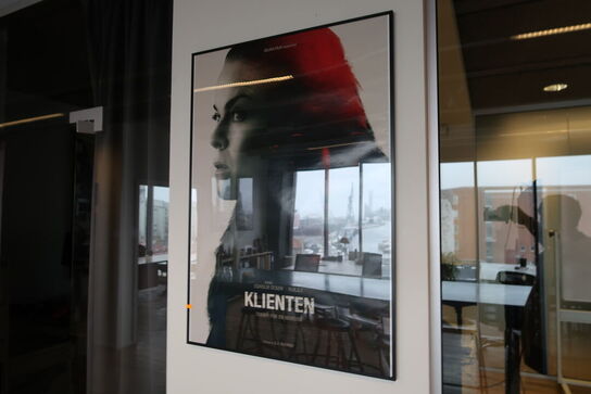 2 stk. indrammede plakater