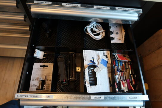 Værktøjsvogn med div. Værktøj og elektronik m.m.