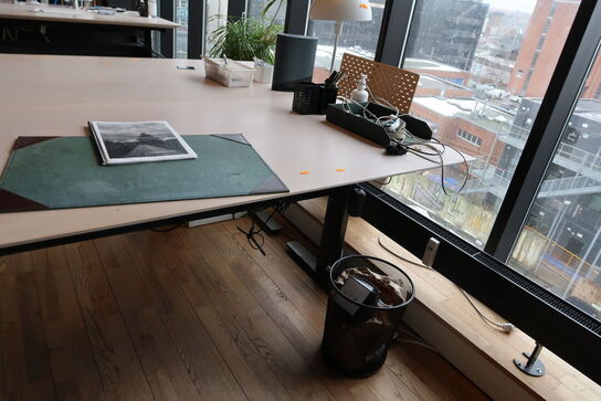 El. hæve/sænke skrivebord uden indhold