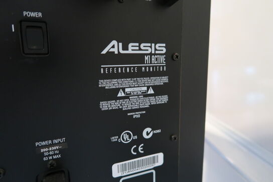 2 stk. højtalere ALESIS M1 Active på podier