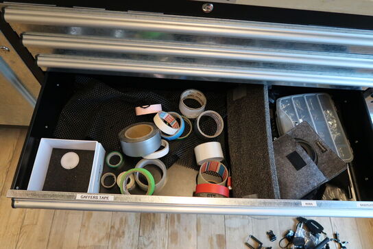 Værktøjsvogn med div. Værktøj og elektronik m.m.