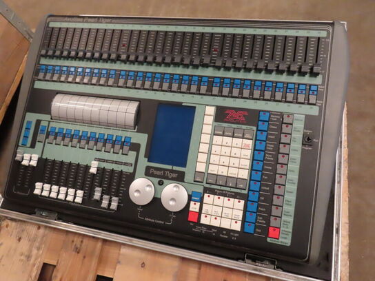 1x AVOLITES Pearl AVOLITES