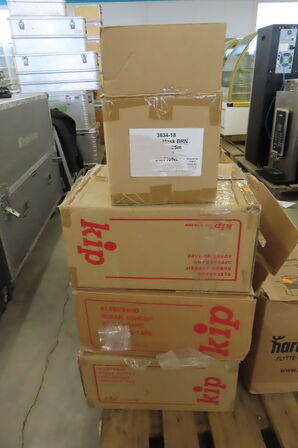 4 stk. Kasser med afdækning