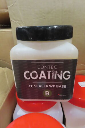 Kasse med lak og grundforsegler CONTEC COATING