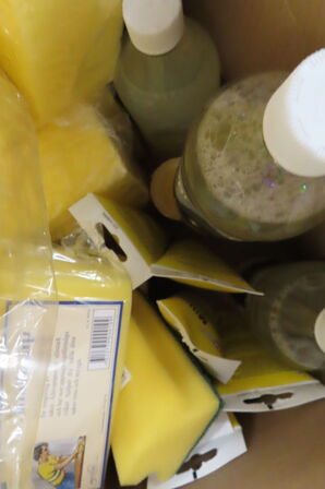 Kasse med svampe mm.